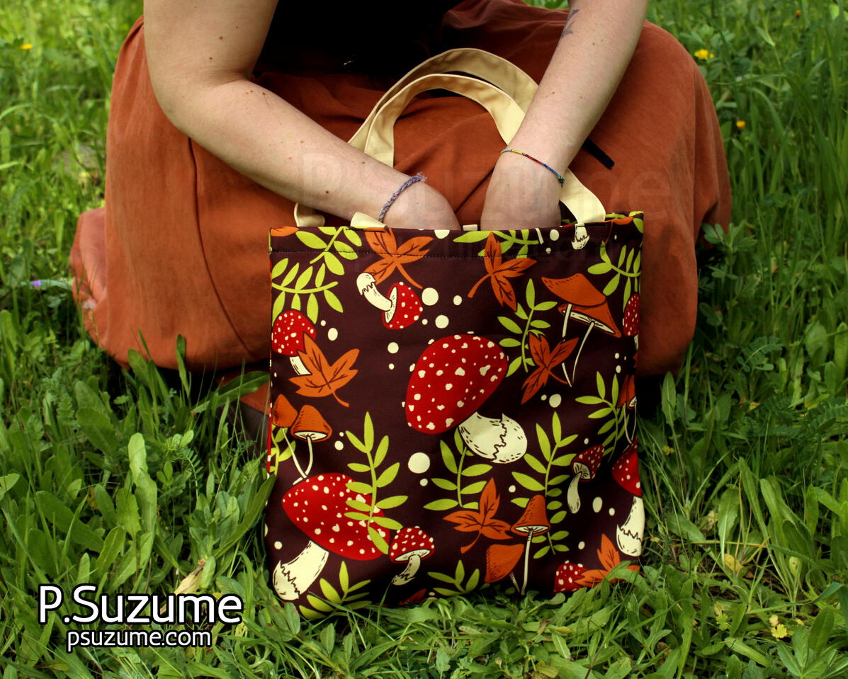 Autumn fungi pattern tote bag